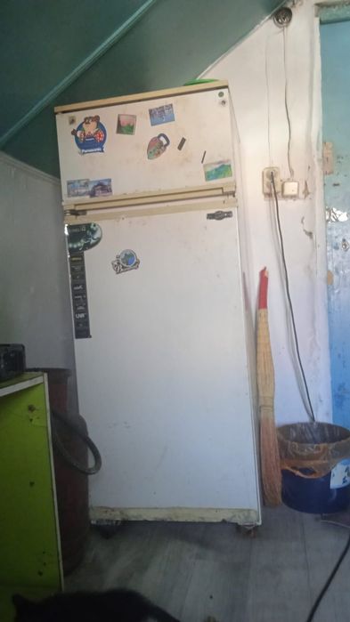 Холодильник продается