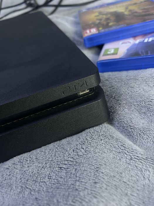 PS4 slim+ 2 console+ 2 jocuri