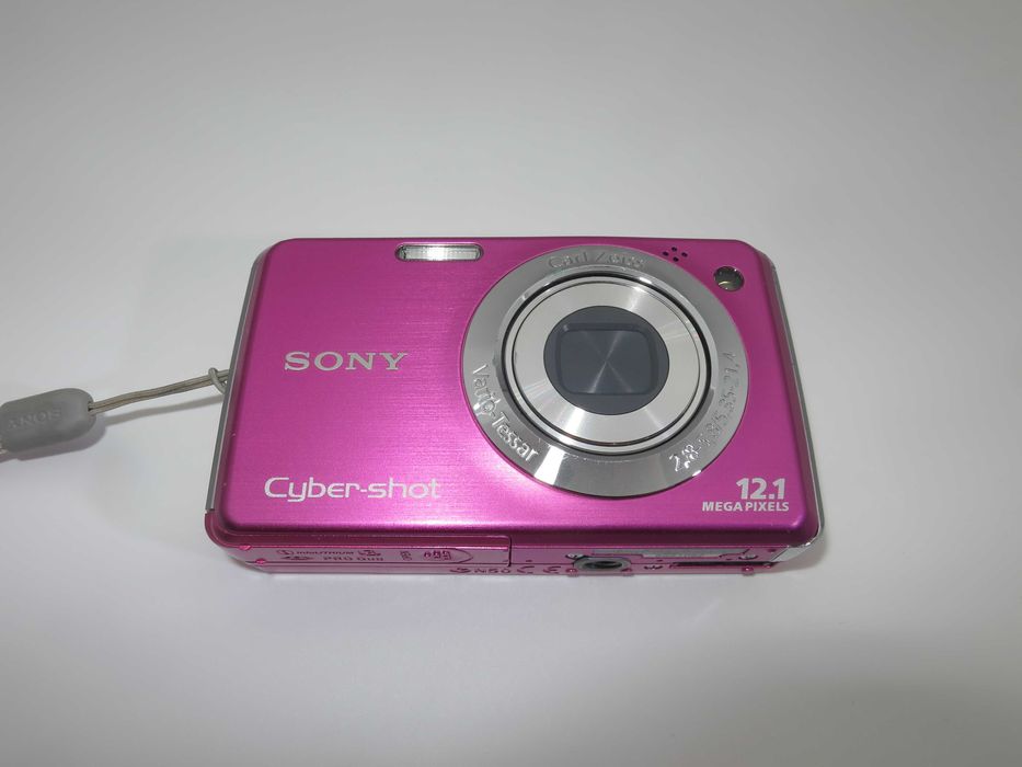 Sony Cyber-shot W220 ултра компактен цифров фотоапарат розов цвят, дигитална камера в отлично състояние комплект, батерия, зарядно, карта памет