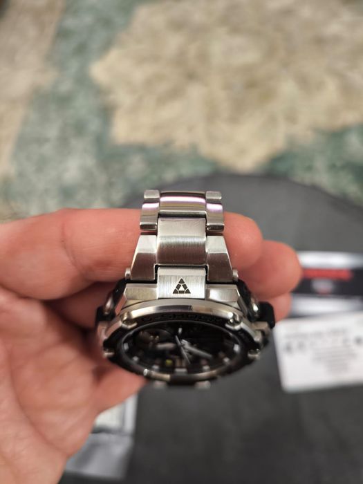 Наручные часы Casio G Shock GST-B100.