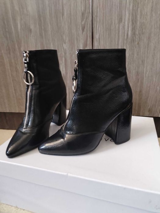 Дамски боти с ток