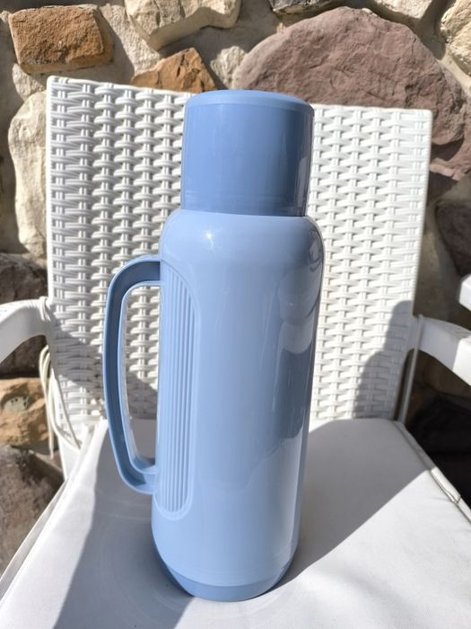 Продам термос новый