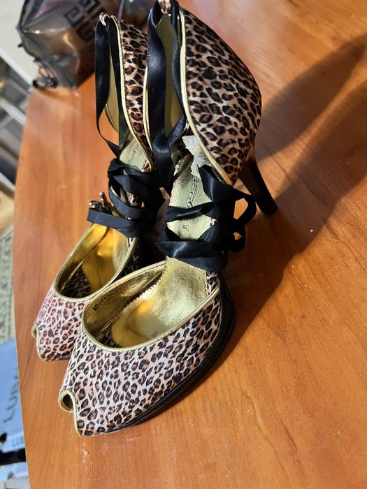 Продаю туфли новые