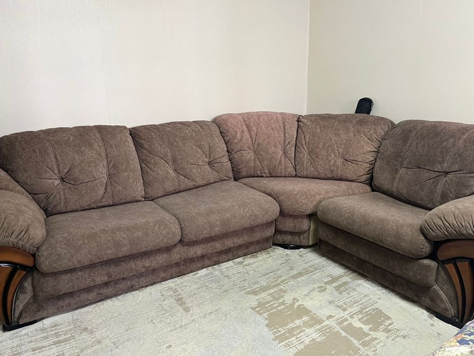 Диван с креслом.