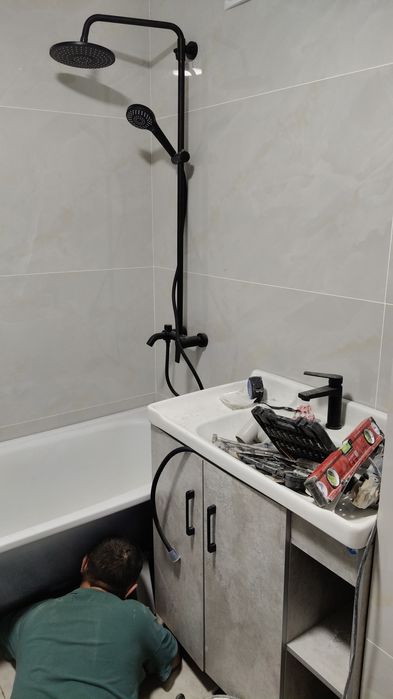 Клеим обои,мелкосрочный ремонт