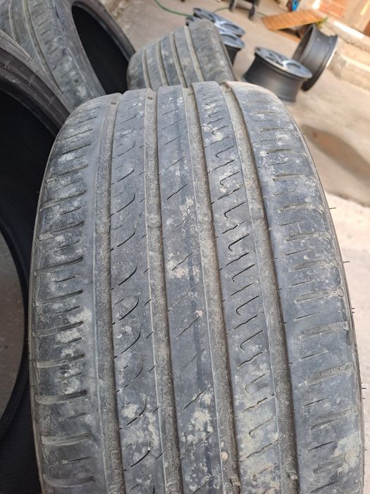 Продавам комплект гуми 225/40 R18 – 4 броя.