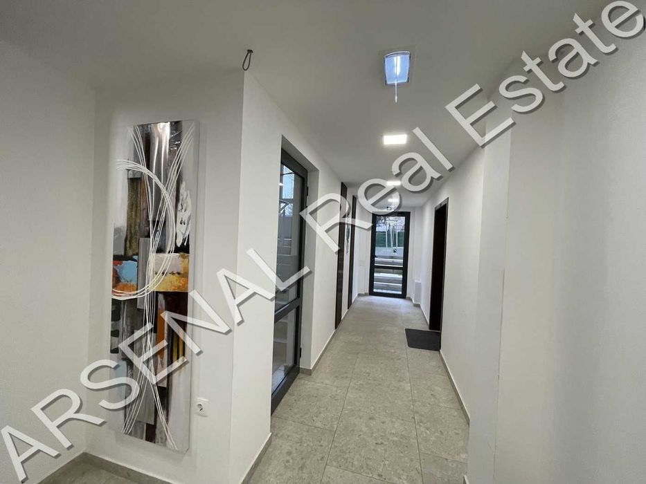 Тристаен апартамент под наем, Център