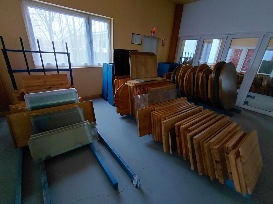 Vând blaturi ieftine pentru mese și componente pentru scaune, incomple