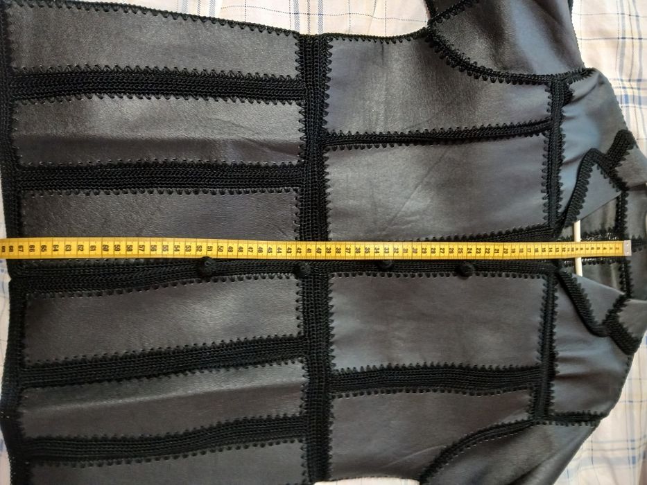 Haina din piele naturală  foarte frumoasă