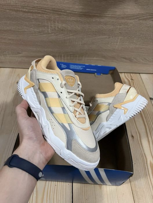 Vând Adidas Niteball II “Orange”