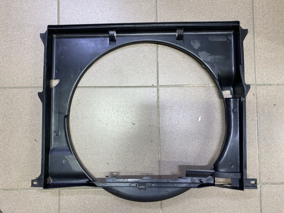 Диффузор радиатора БМВ Е34 М20 (Е36 М50)