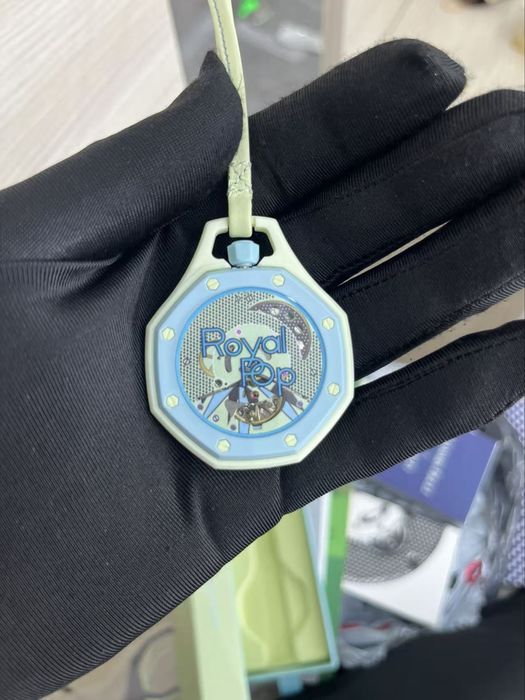 Часы Swatch Royal Pop