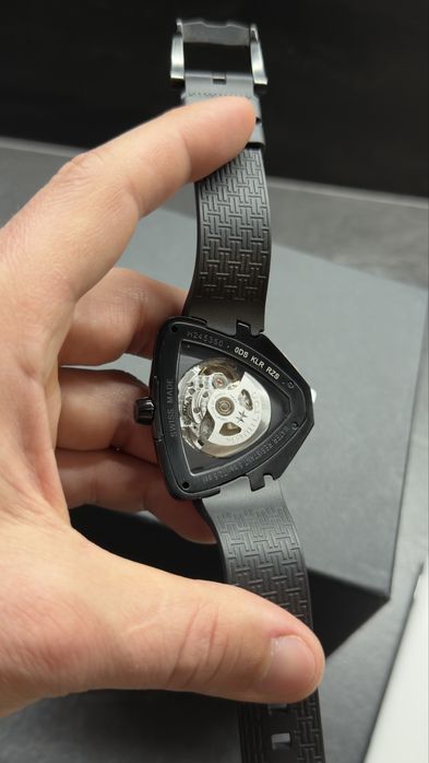 Hamilton Ventura Elvis Skeleton