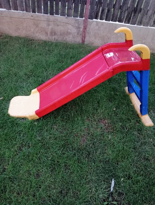 Antemergator lemn cu activități și tobogan