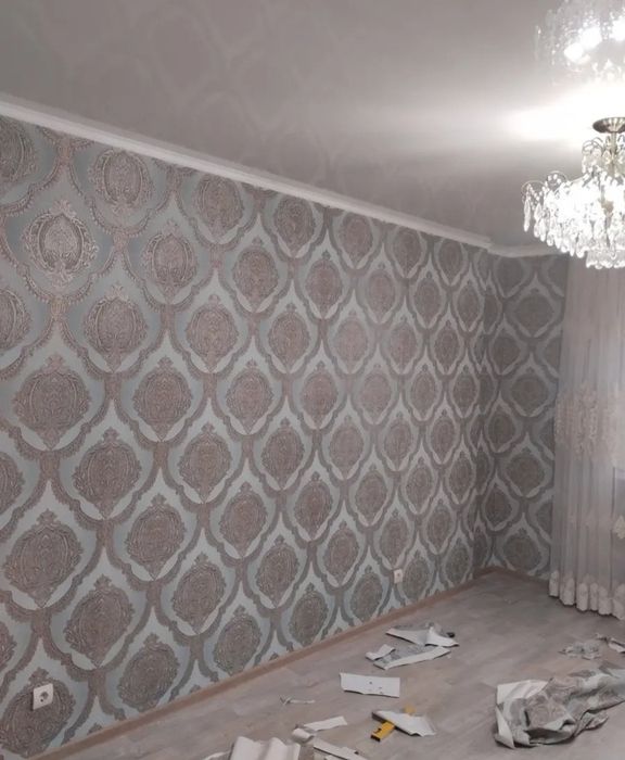 Поклейка обоев и галтели