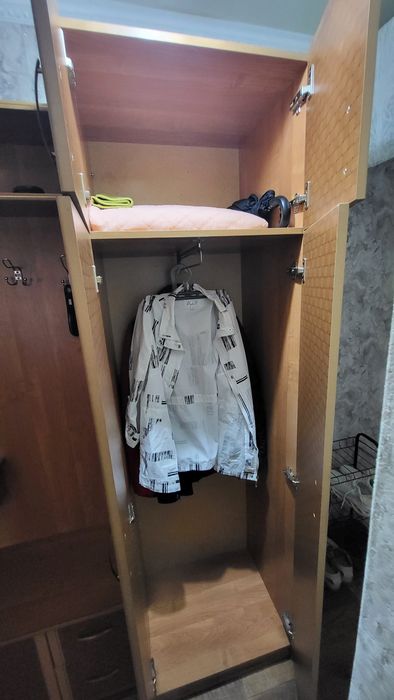 Продам Прихожую стенку