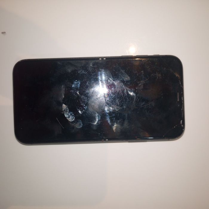 IPhone 11 без гарантий и каропки