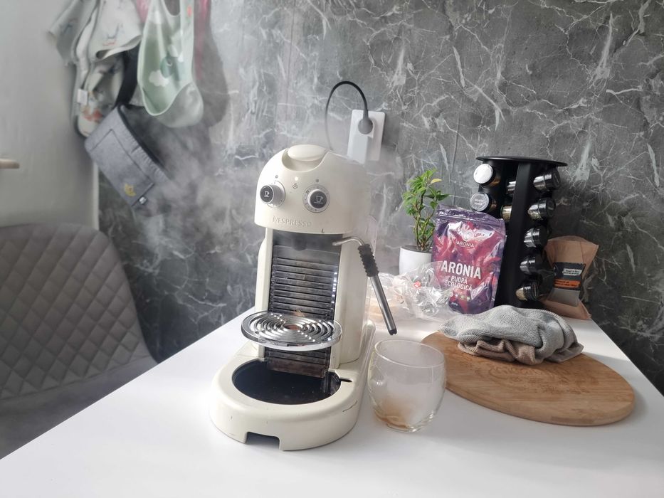 Nespresso Maestria Cofee and milk