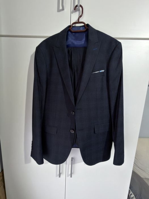 Costum barbati alastru inchis !!