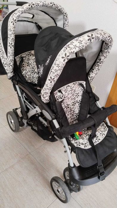 Количка за близнаци