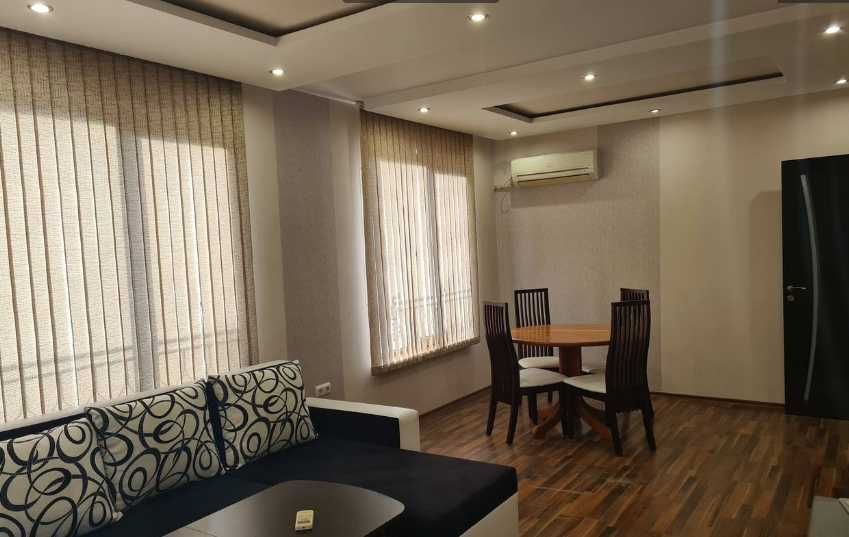 Дава се под наем Двустаен апартамент в Бургас, Център - 72 кв.м за 153 € - Снимка #1