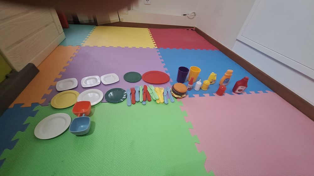 Set complet Smoby: Căsuță Friends House + Supermarket + Cărucior + Accesorii