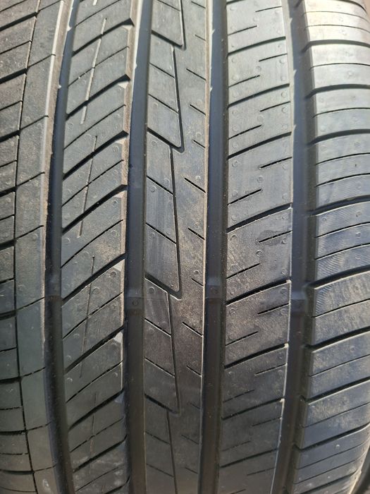 Продам шины 235/45/18 нексен