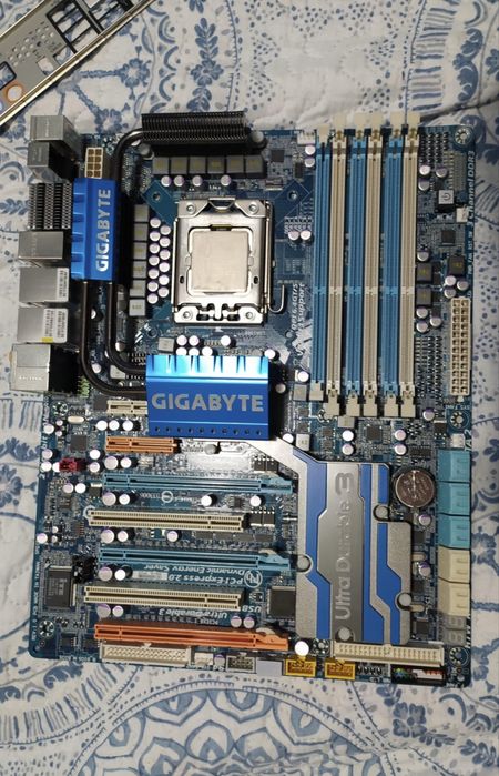 Комплект GYGABYTE GA-X58 UD5+I7-990X+18GB RAM+DEEPCOOL cooler