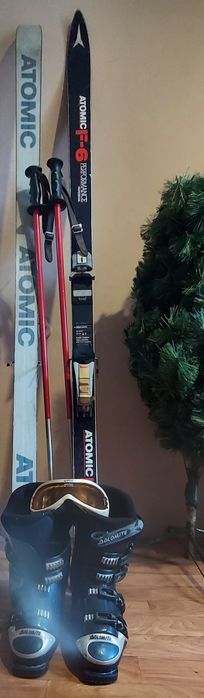 Горные лыжи и ботинки