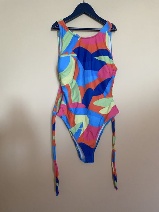 Дамски бански костюм