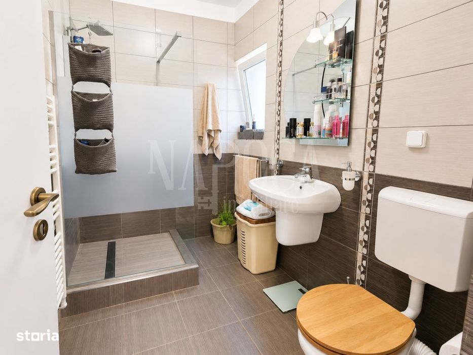 Casa 4 camere de vanzare in Floresti