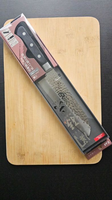 Чисто нови японски кухненски ножове КАI и Misono