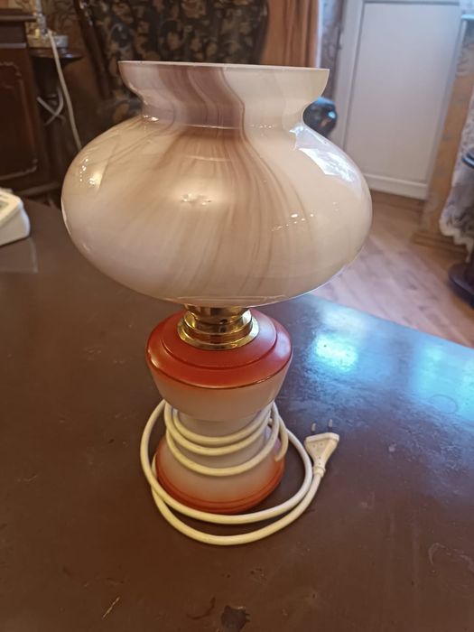 Продам настольную лампу
