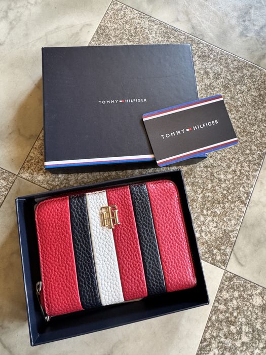 Tommy Hilfiger оригинален портфейл, червен, като НОВ