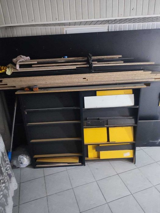 Mebel kitob javoni sotiladi