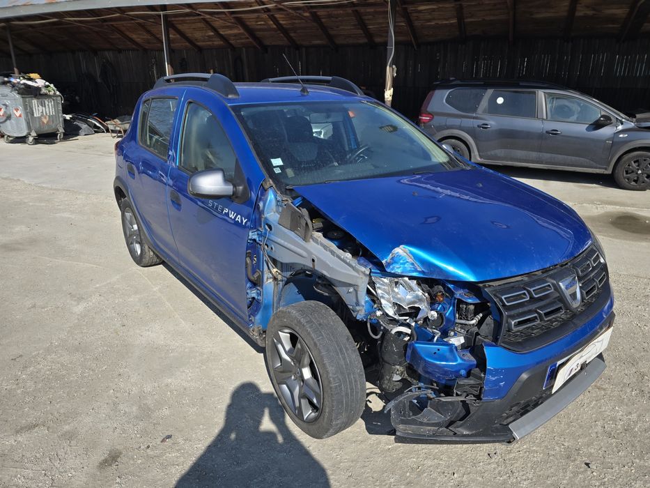 Dacia Sandero Stepway la cheie 2020 1.5 Blue DCI  ușor avariat lovit