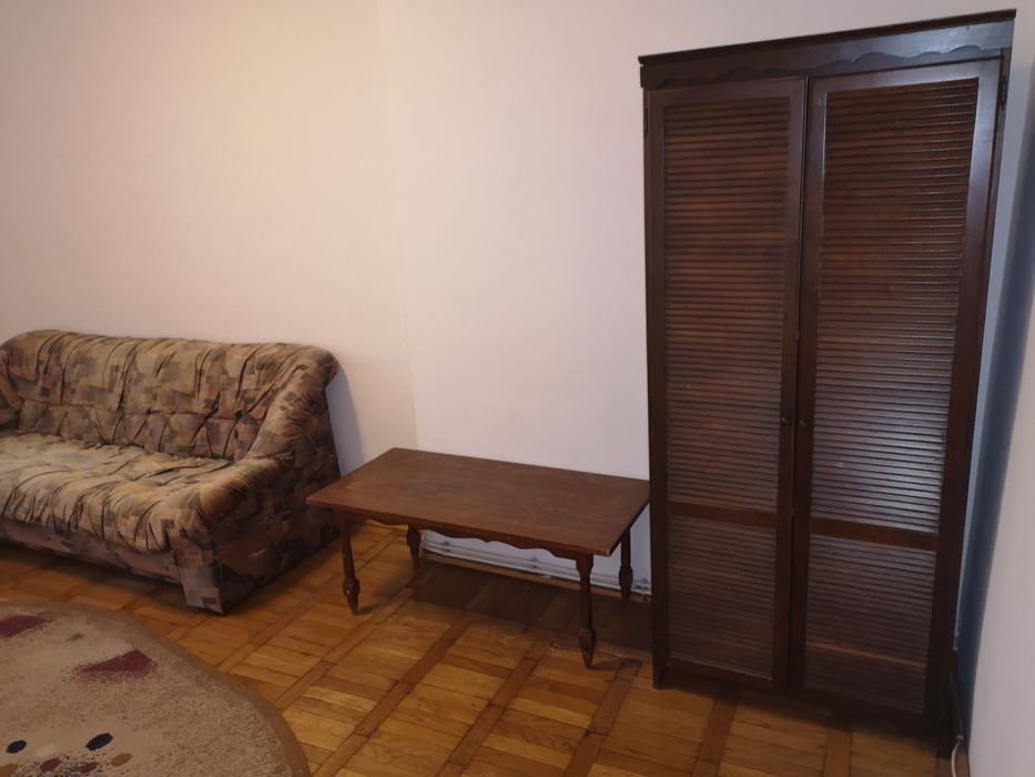 Închiriez apartament