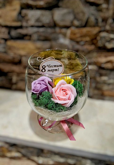 Осмомартенски предложения, подаръци, декорации