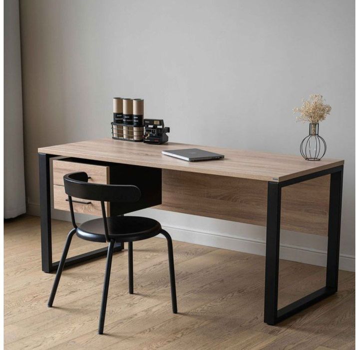 Офисный стол в стиле лофт