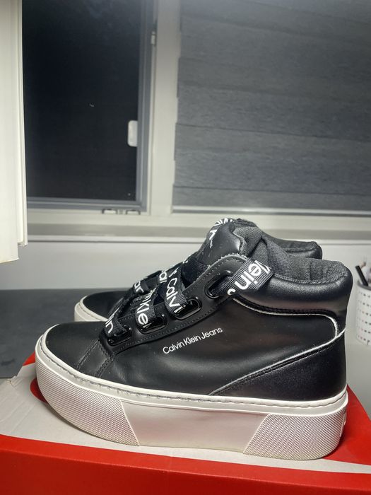 vand tenisi calvin klein