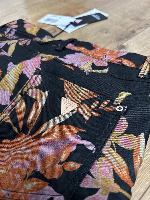 Дамски дънки GUESS размер 27 НОВИ