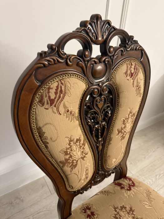 Scaune epoca cu model