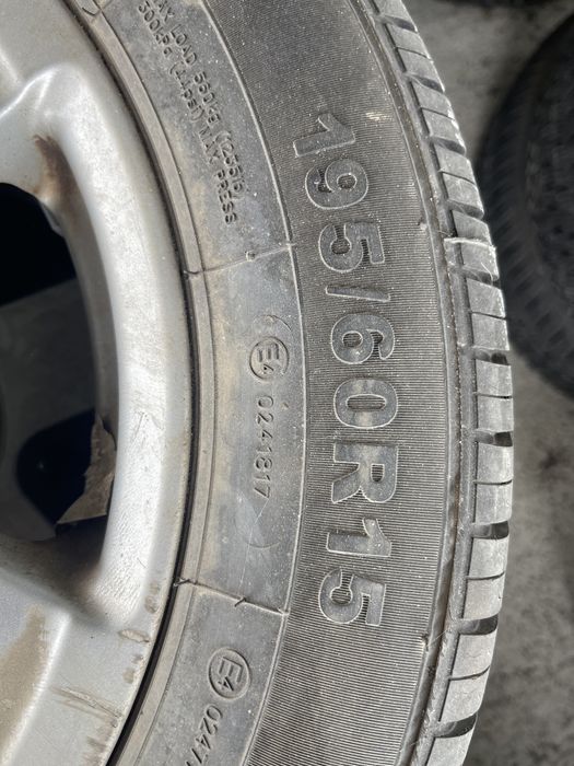 Jante aliaj originale Ford + anvelope de vara 195 60 R15 Runway