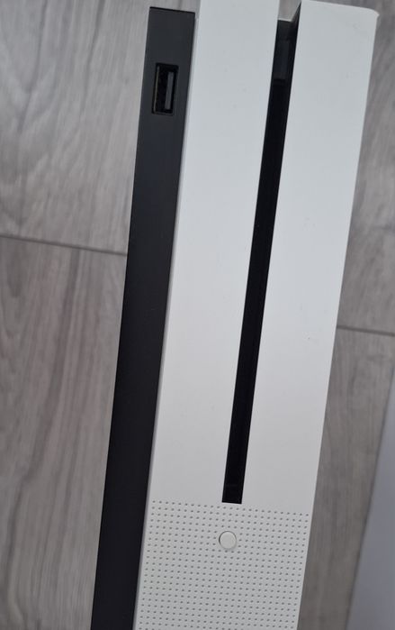 Xbox one S 1Tb + 2 manete