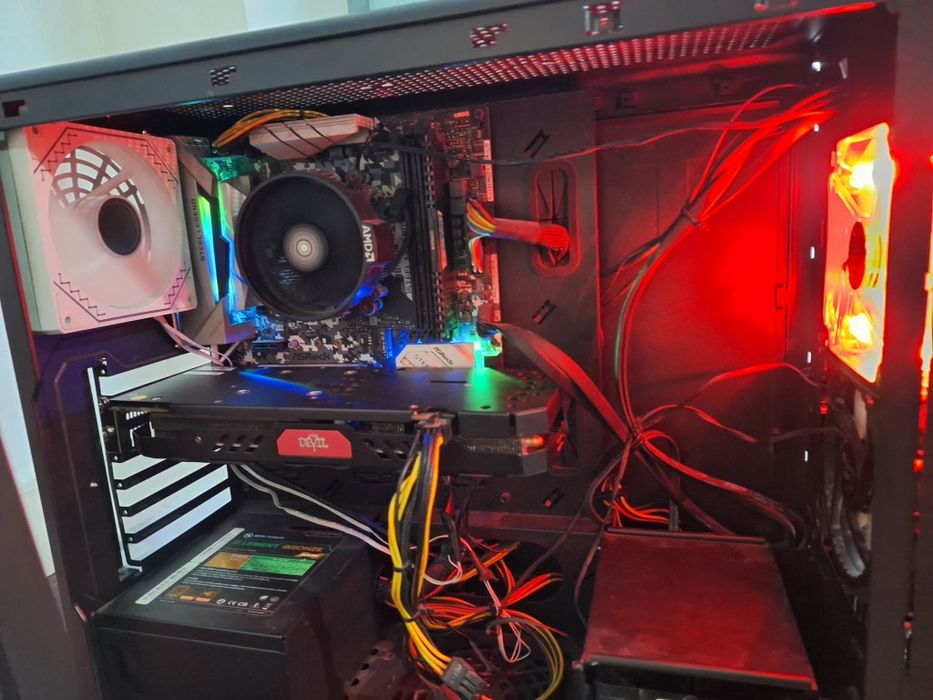 Vând pc gaming urgent