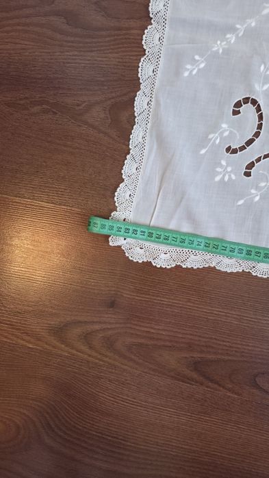 Покривка за маса, рязана бродерия 107х85см