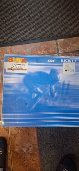 Patine gheata  aproape noi