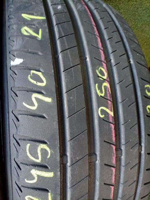 245 40 R21 Brigestone RFT vara