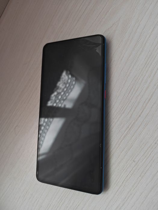 Mi 9T sotiladi 64gb karopka dakumenti yuqolib ketgan