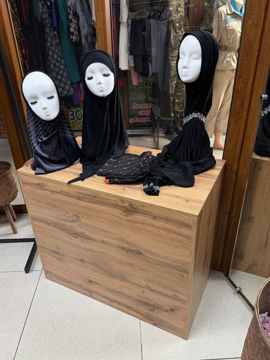 Рейлы, манекен, столы для бутика